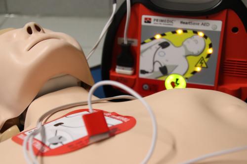  Quattro defibrillatori in dono da «Noi per Brescia»